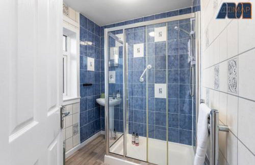 Modern 3 Bed Home in Bathgate with Garden - Photo 16