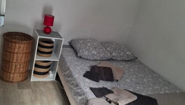 Charmant studio RDC avec terrasse, parking & cuisine équipée - Foto 2