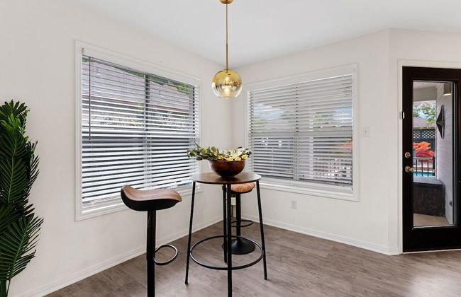 High End Home w Pool Hot Tub Gameroom - Photo 56