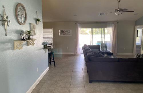 Gone Coastal! Large Heated pool home 30 min from beaches! - Foto 14