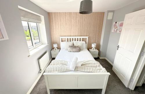 Luxury 4 Bed House - Free Parking - Contractors - Relocators - Foto 28