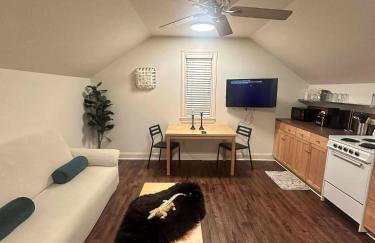 Trendy-attic at rice village - Foto 1