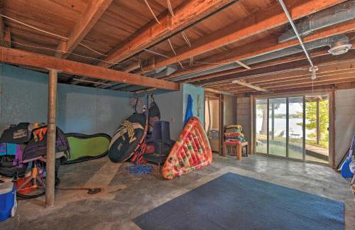 Spacious Lakehouse with Deck, Kayaks, and Dock! - Foto 32