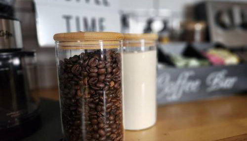 Spacious Accessible Waterfront Retreat with Hot Tub - Foto 4