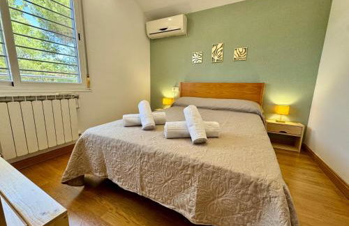 Casa familiar junto al Lago de la Encantada con zona de juegos, BBQ y cine - Foto 14