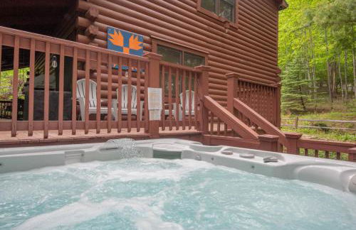 West Jefferson Cabin- Hot Tub, Fireplace, Sleeps 7 - Foto 6