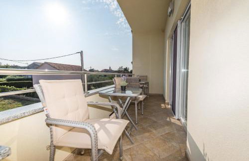 Villa Petra s bazenom, roštiljem i parkingom - Foto 36