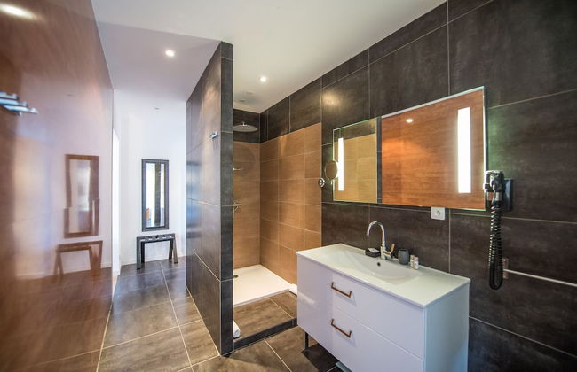 Swim Lodge Hotel Porto Vecchio - Photo 9