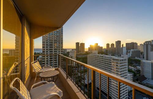 Honu Hale Penthouse 2 BDR Ocean View Waikiki - Photo 59