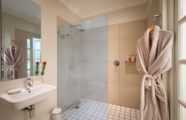 More Quarters Hotel - Photo 28