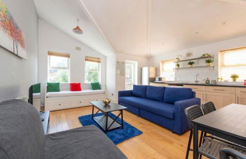 Lovely 3-bed 20 minutes to Central London - Photo 1
