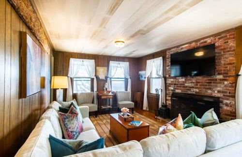 Waterfront Views of Creek- Beach Access! - Foto 5