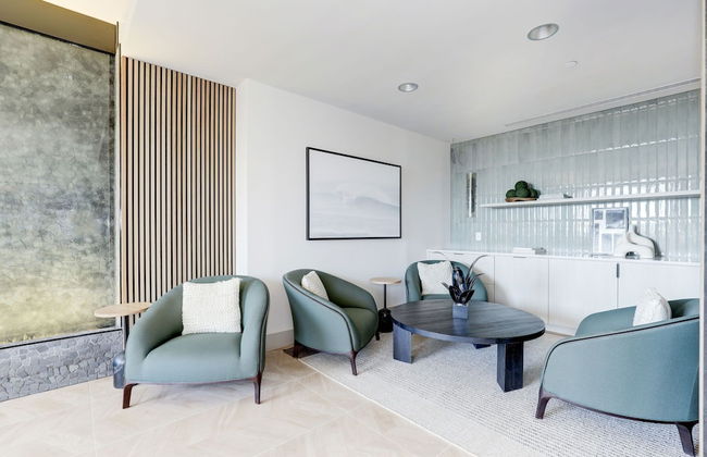 Elegant 2BR Apartment Minutes From DC - Photo 1