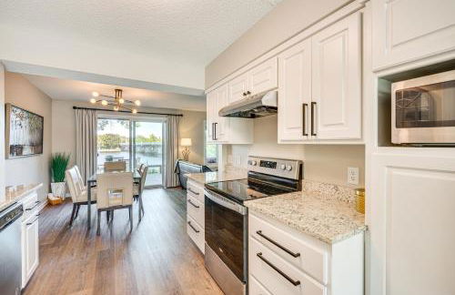 Riverfront Champlin Townhome with Deck and Water View! - Foto 10