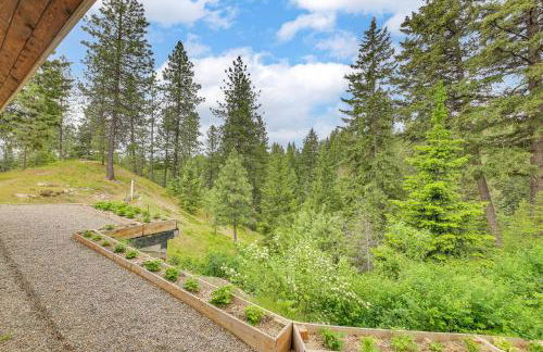 Rustic and Modern Home with Forest Views in Newport! - Foto 23