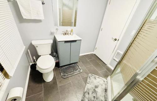 The Charming Cozy 4-Bedroom Getaway in Glen Burnie - Foto 20