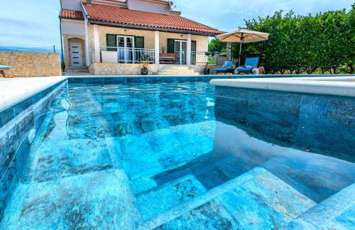 Holiday House Paula sa privatnim grijanim bazenom na mirnoj lokacija blizu mora - Foto 40