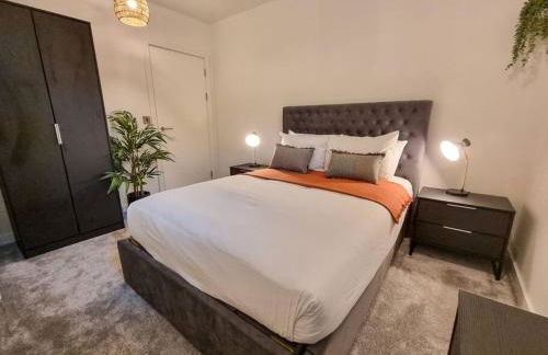 Stunning 4-bedroom Townhouse with Free Parking - Foto 15