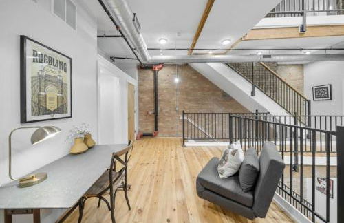 Huge Retrea w Rooftop Deck Stay At Farmers Market - Foto 22