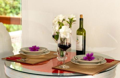 Chalé Canto do Galo 1 - Hidro da Jacuzzi, Lareira Ecológica, Cozinha Completa, Wi-Fi 80mbps, próximo a comércio local e relaxando ao som do riacho - Photo 14