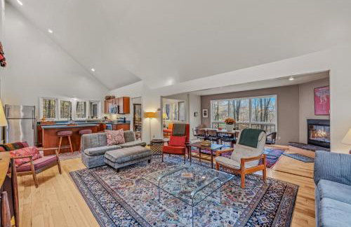 Black Forest - Wifi, Pet Friendly, Grill, Deck, Screen Porch, Family Friendly, Fireplace, Pool Access, Hiking - Foto 9