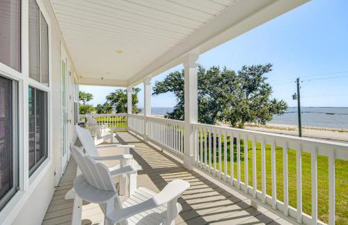 Walk to Beach Oceanfront Home with Outdoor Kitchen - Foto 11