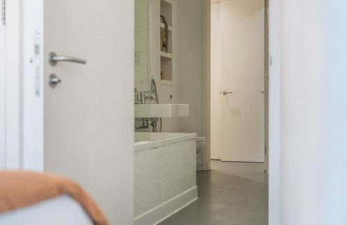 High-Rise Luxury 2-Beds and 2-Baths - Central - Relocation, and Family Friendly - Foto 13