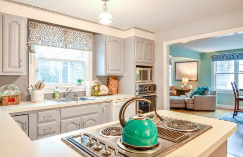 Spacious w Basketball Court & Playground - Foto 14