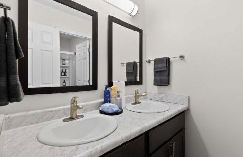 New Seasonal Comfort near USC and Riverwalk Trails - Foto 8