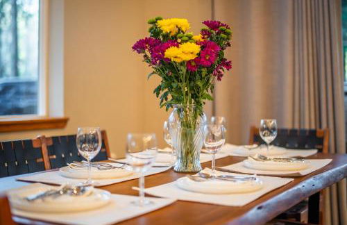 Lux Chalet with Air Hockey, Hot Tub, & Fire Place - Foto 11