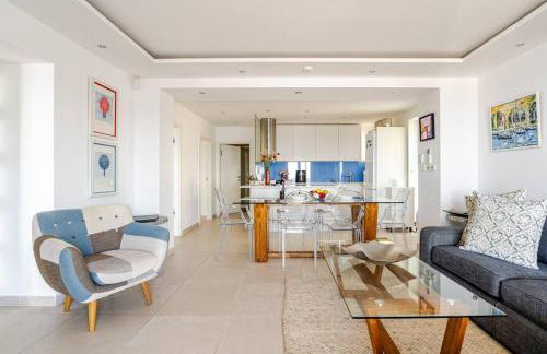 Blue Views Villa with Heated Pool and Jacuzzi - Photo 26