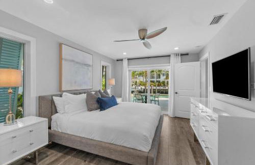 Seven Palms Waterfront- Private Dock, Heated Pool & Lanai -Walk to beach! by Maven Vacation Rentals - Foto 18