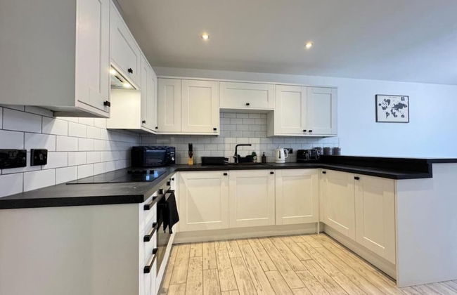 4 Guests - 2 Bedrooms - Parking - 9min City Centre - Photo 8