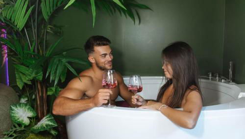 La Suite Chammarzt - Insolite - Escapade à deux -JungleRoom - baignoire balnéo privative - centre historique - Foto 2