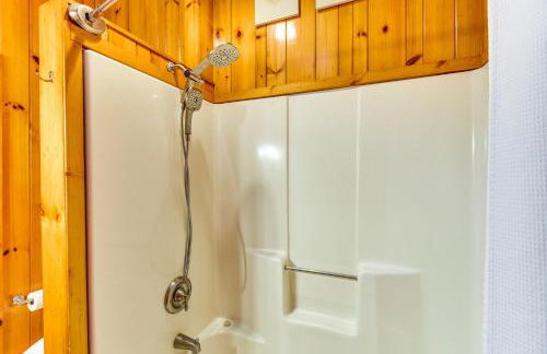 Tranquil Highlands Cottage with Fire Pit and Stream! - Foto 28