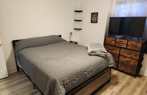 Serenity on over an acre easy access to 311 and HPU - Foto 19