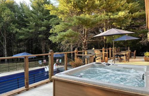 Secluded with Hot tub, Pool table, Arcade, Fishing andTheater Room - Photo 75