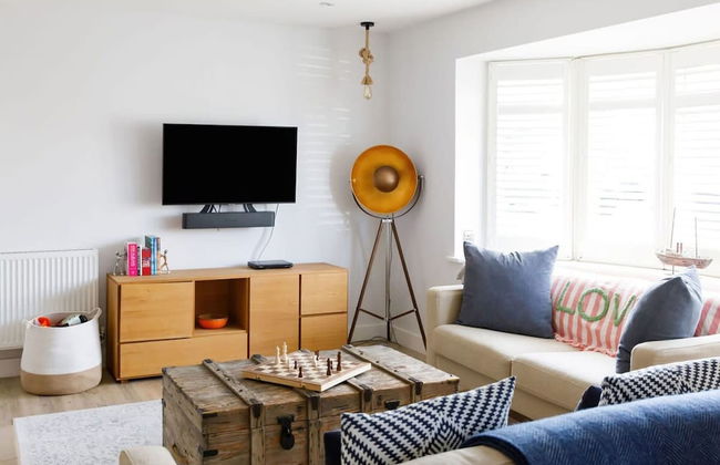 Coastal Retreat for 6 Close to Beaches - Photo 77