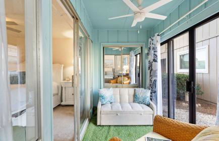 Steps from the Sand Bright Coastal Stay w Pool Access Coastal Hideaway by AvantStay - Foto 20