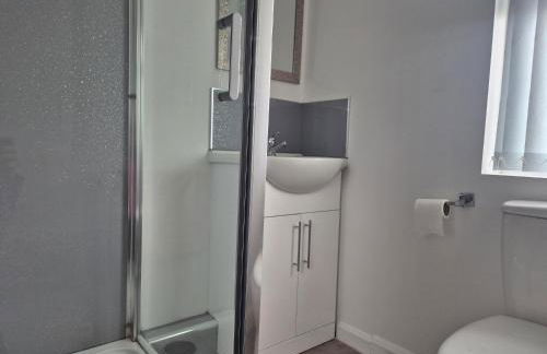 3 bedroom house-Ellesmere Port - Photo 14