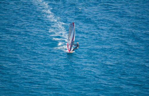 A White Cliffside Studio - Photo 18