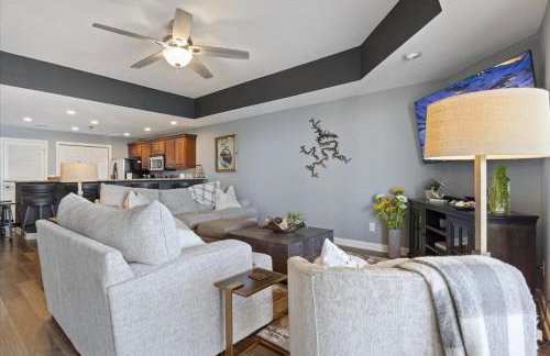 Modern Decor, Views, Grill, Workstation, Boat + 2 PWC Slips & Resort-Style Amenities - Foto 6