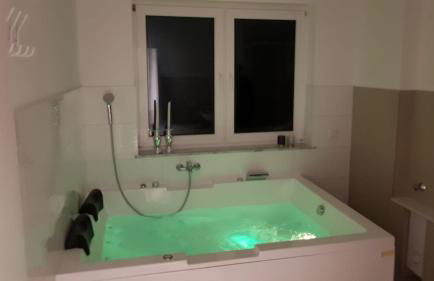 Ferienwohnung mit Jacuzzi Nähe Flughafen Köln Bonn - Foto 1