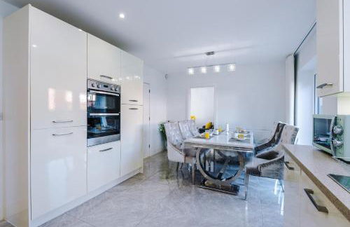 Hasting's House by YourStays - 3 Bedroom House in Stoke-on-Trent - Foto 6