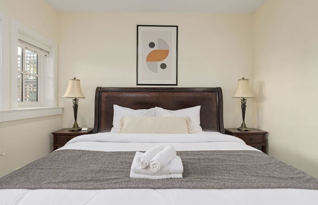 Stunning 3 Bedroom Secondary Suite N Van - Photo 36