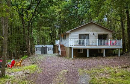 Frolic on Fern by Avantstay Enclosed Deck w/ Forest Views, Bar - Foto 78
