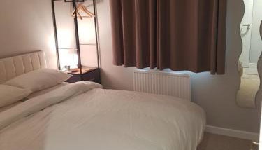 Beechcroft 2 bed part house - Photo 2