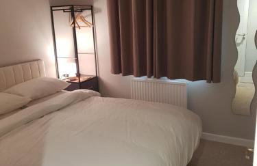 Beechcroft 2 bed part house - Photo 2