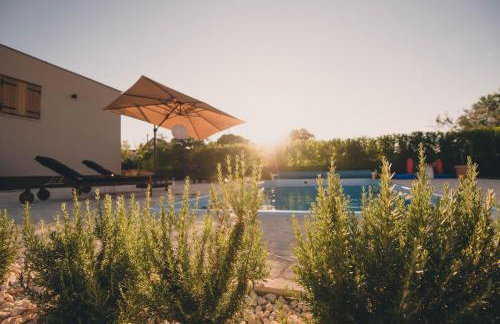 Cozy country home with heated outdoor pool - Photo 21