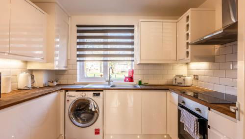 Paisley with Parking & Balcony - Pass the Keys - Foto 5, Other